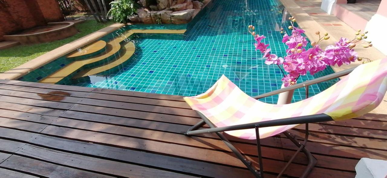 พระตำหนักวิลล่า 10 ห้องนอน พร้อมสระว่ายน้ำส่วนตัว Pattaya Exterior photo
